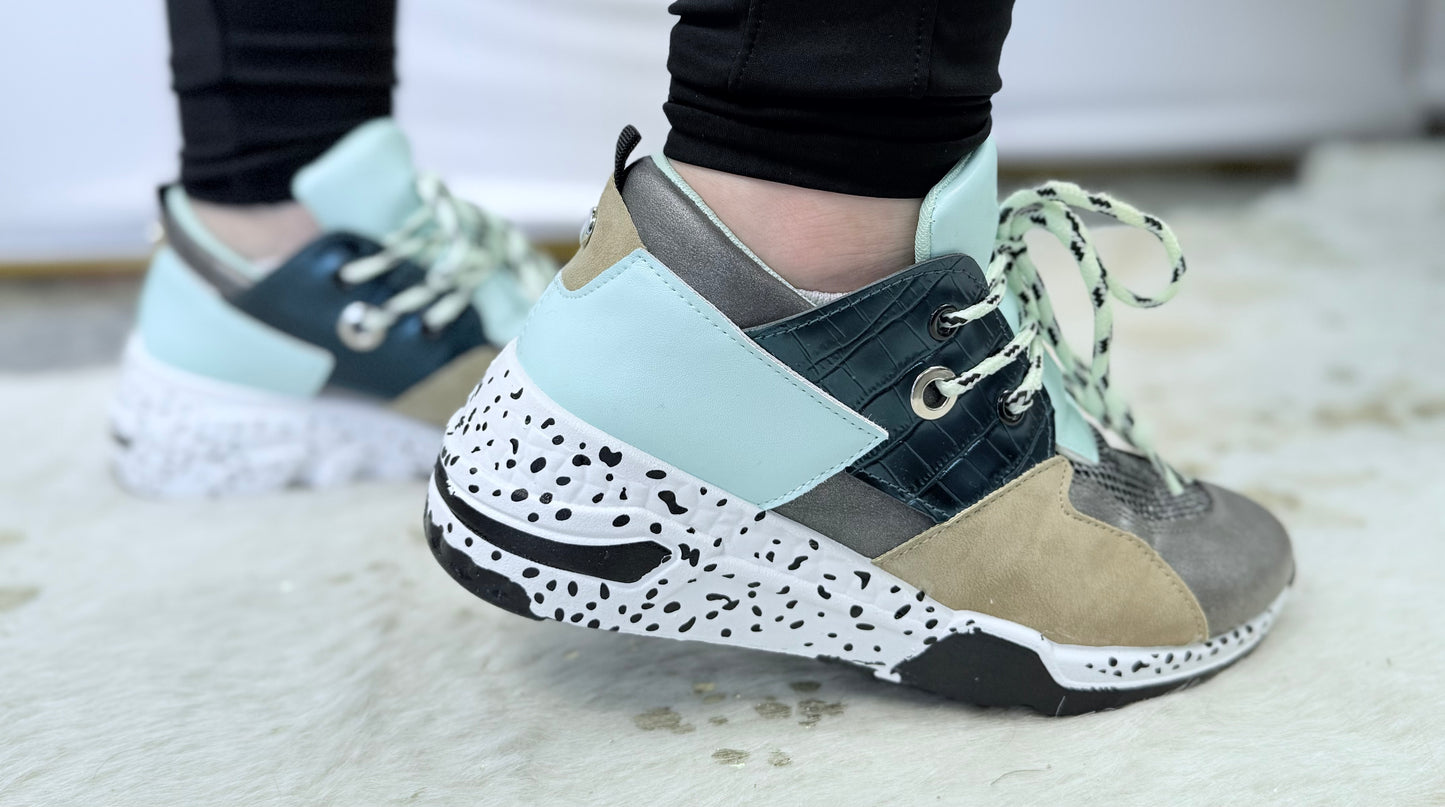 YOKI beige speckled sneaker