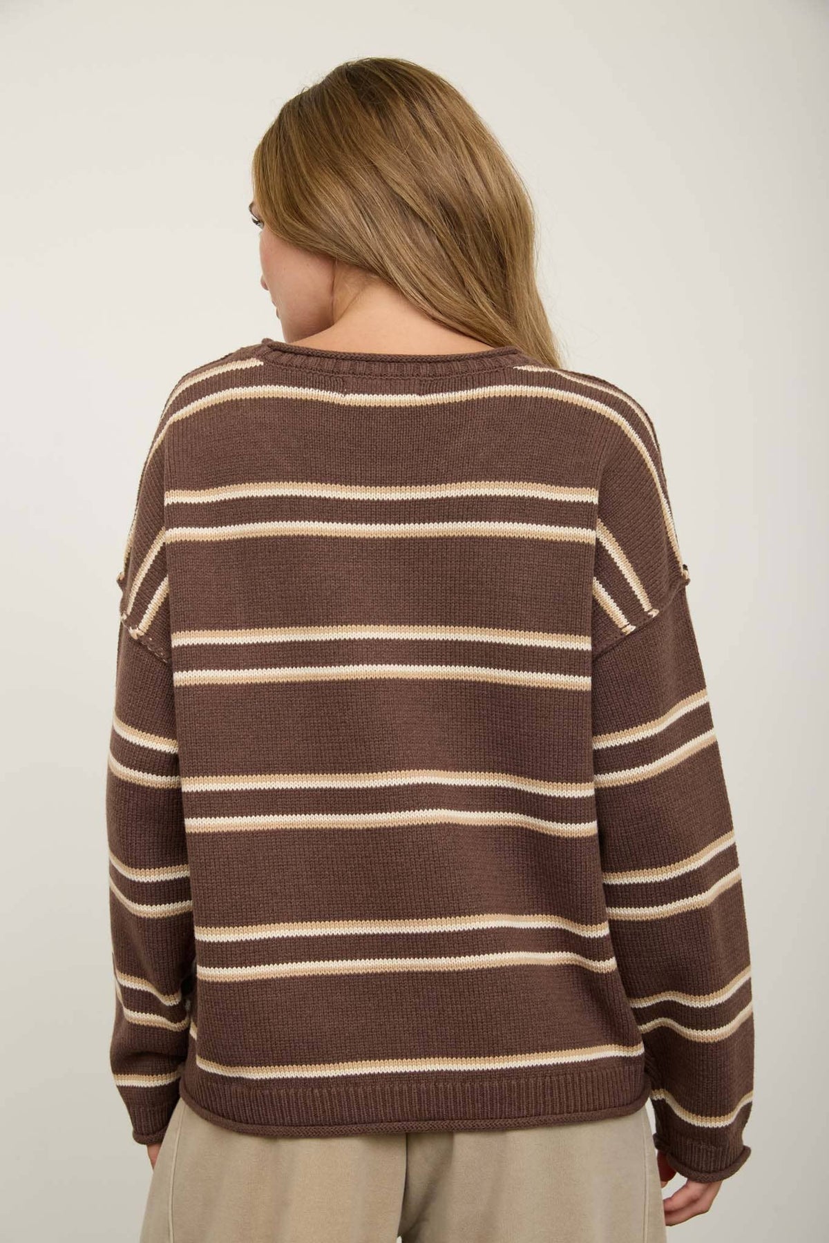EXPOSED SEAM STRIPED ROUND NECK PULLOVER