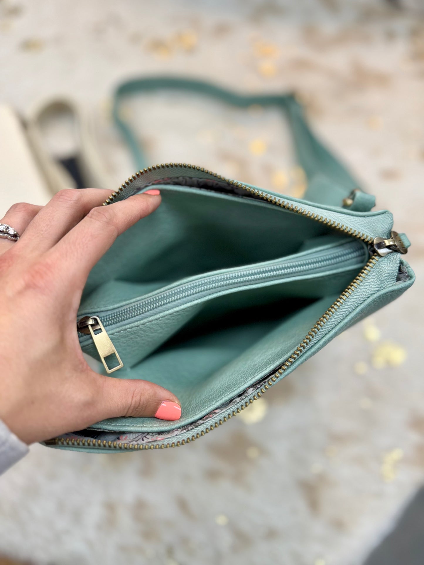 Dawn Multi Pocket Crossbody