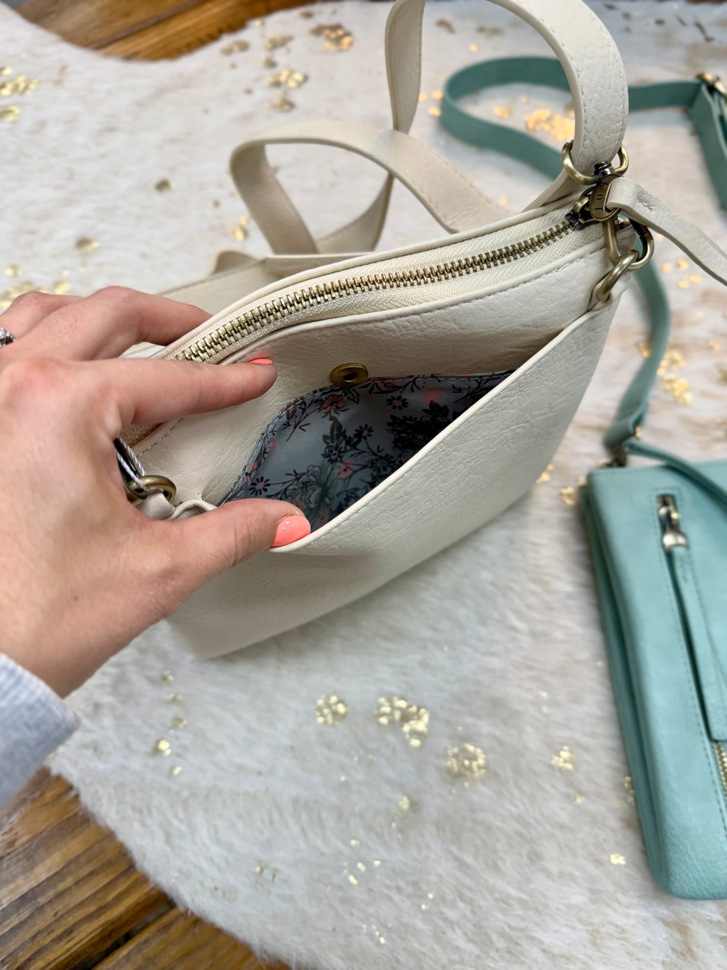 Dawn Multi Pocket Crossbody
