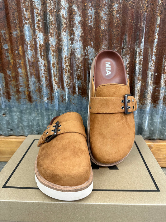 Zamira: The Chunky Buckle Slide 🤎🪞