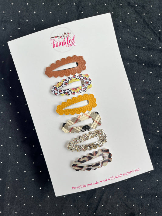 Falling for You Scallop Snap Clips